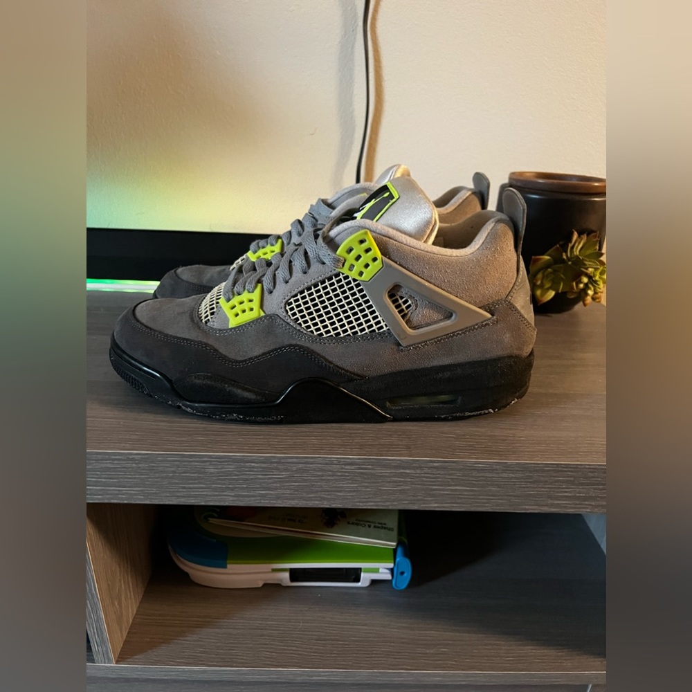 Air Jordan 4 Retro SE GS 'Neon 95’ & Replacement Box.